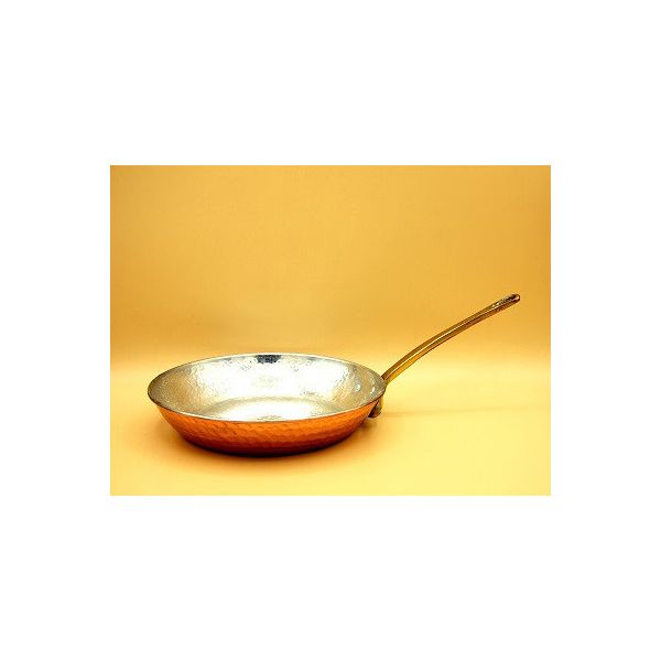 مقلاة نحاسية مطروقة