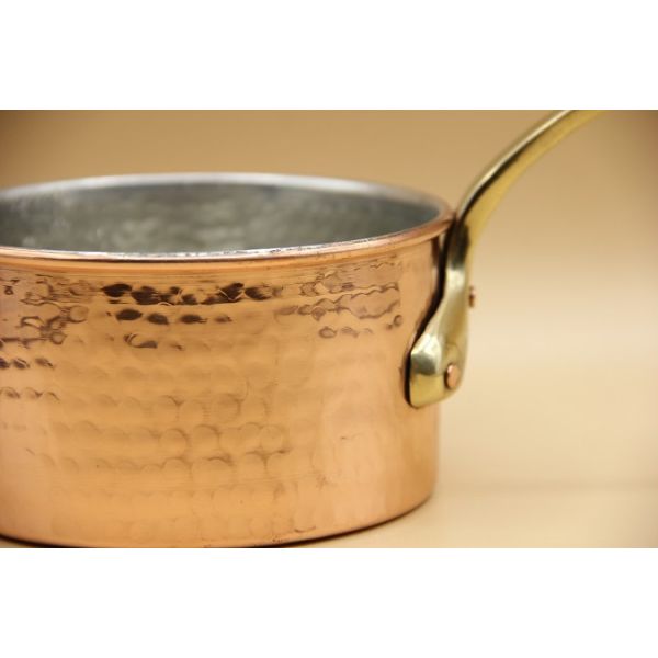 Casserole en cuivre martelé